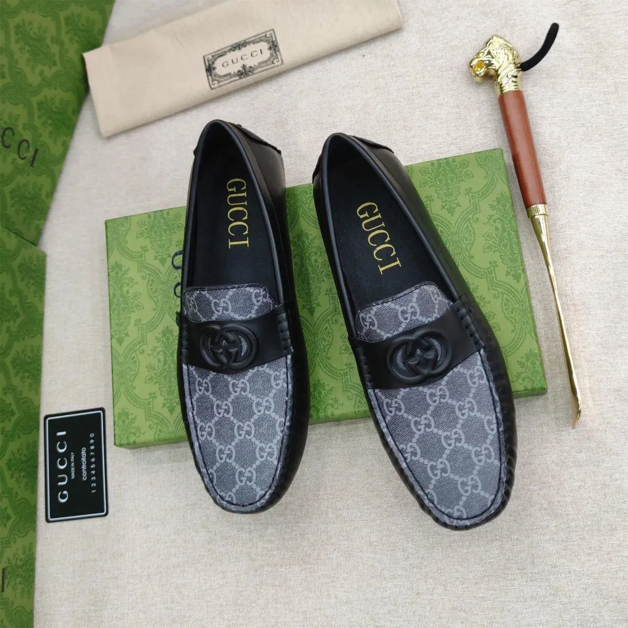 GUCCI || Interlocking GG-logo Leather Loafers | Black