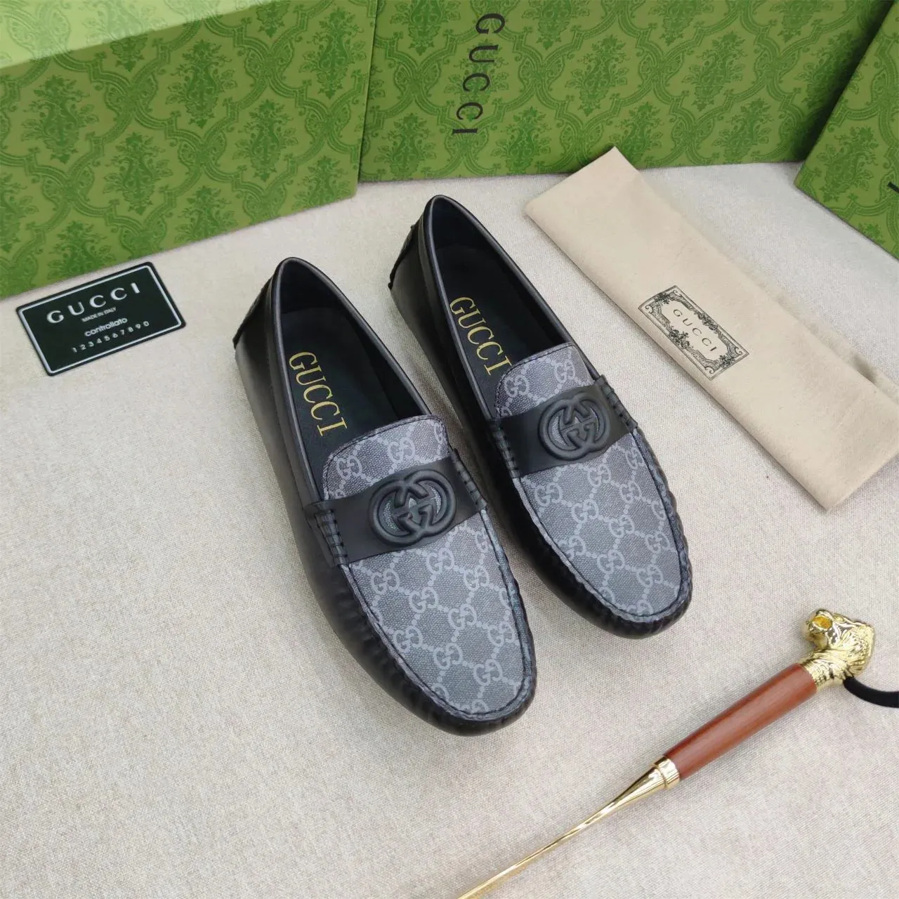 GUCCI || Interlocking GG-logo Leather Loafers | Black