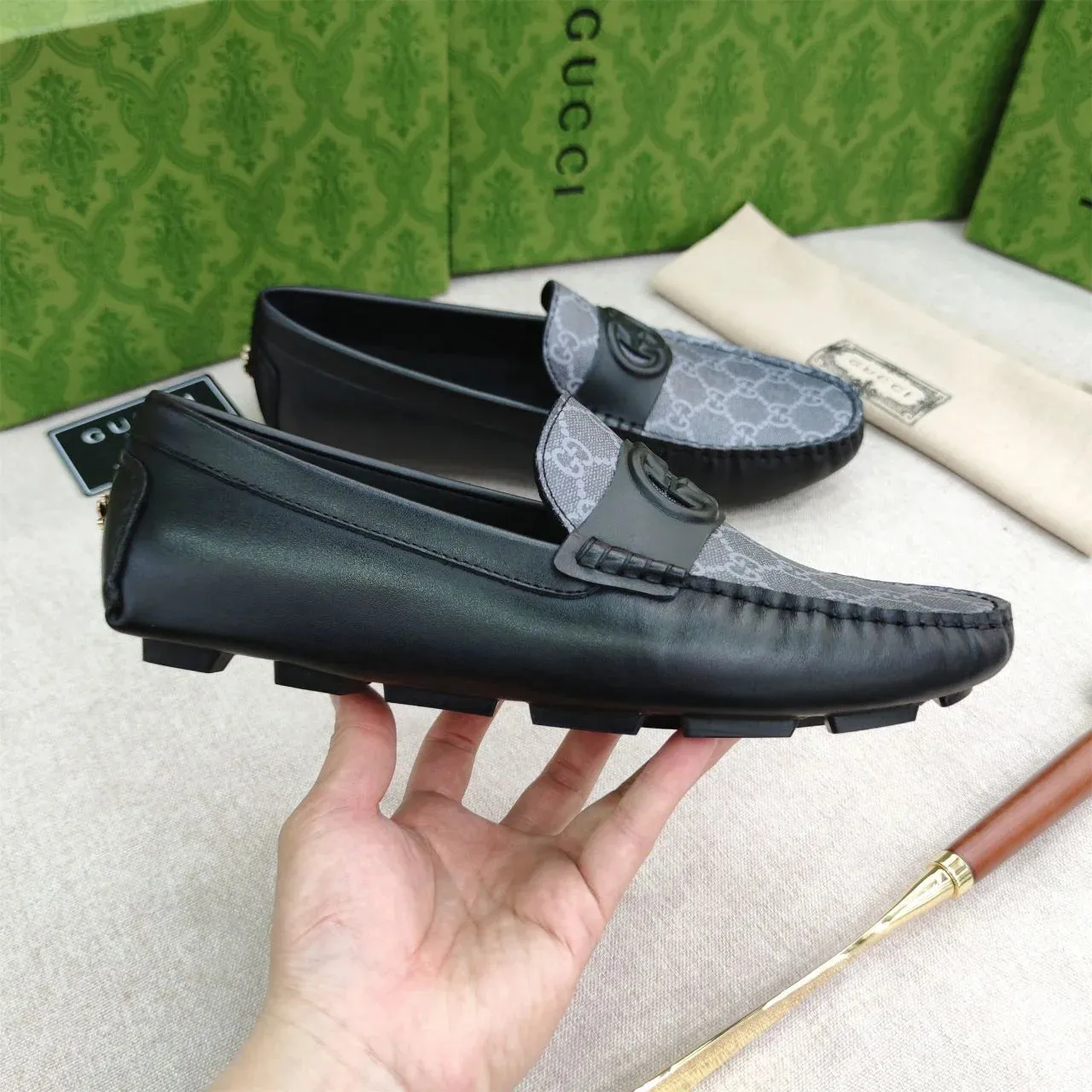 GUCCI || Interlocking GG-logo Leather Loafers | Black