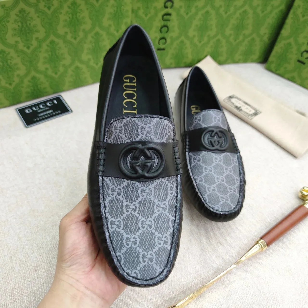 GUCCI || Interlocking GG-logo Leather Loafers | Black