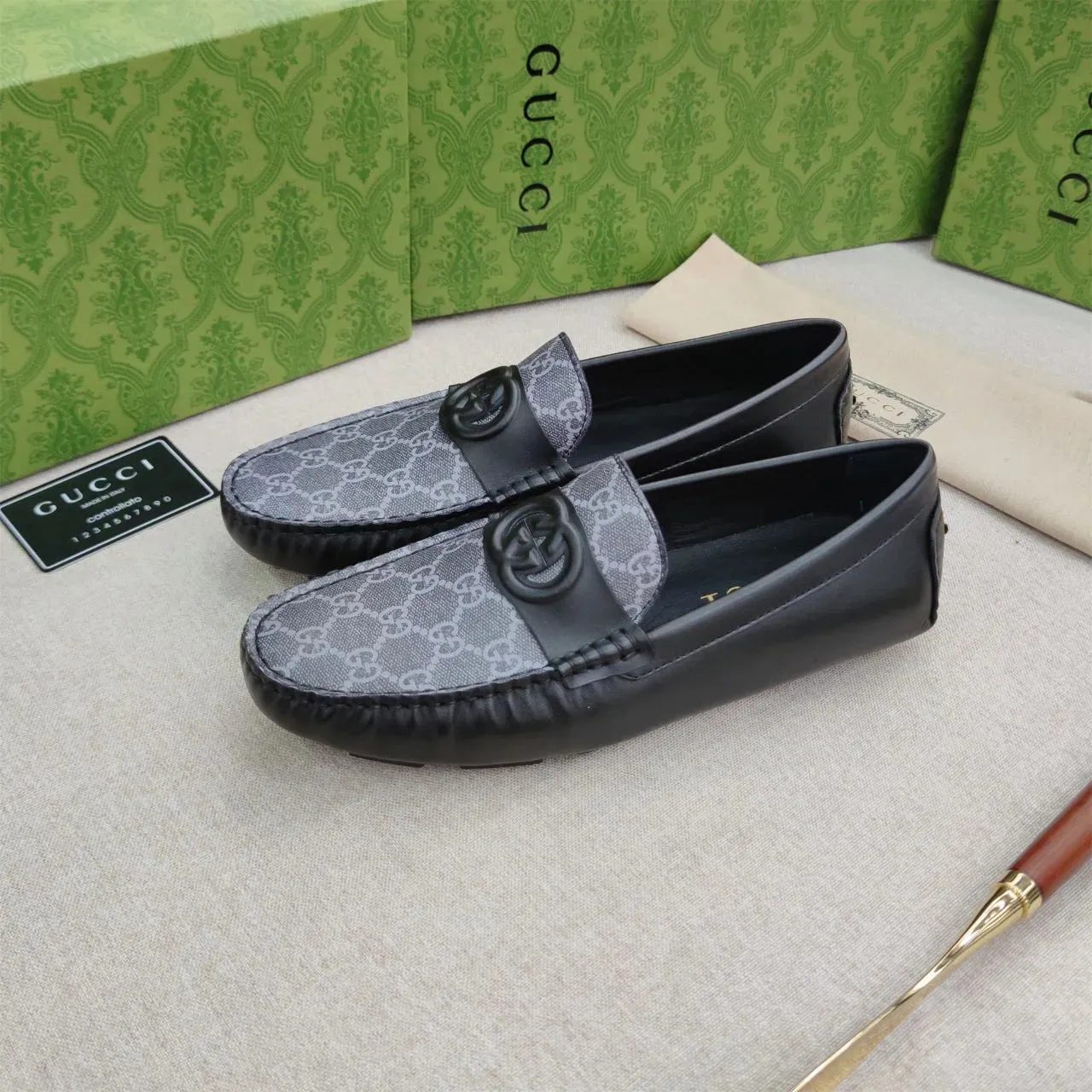 GUCCI || Interlocking GG-logo Leather Loafers | Black