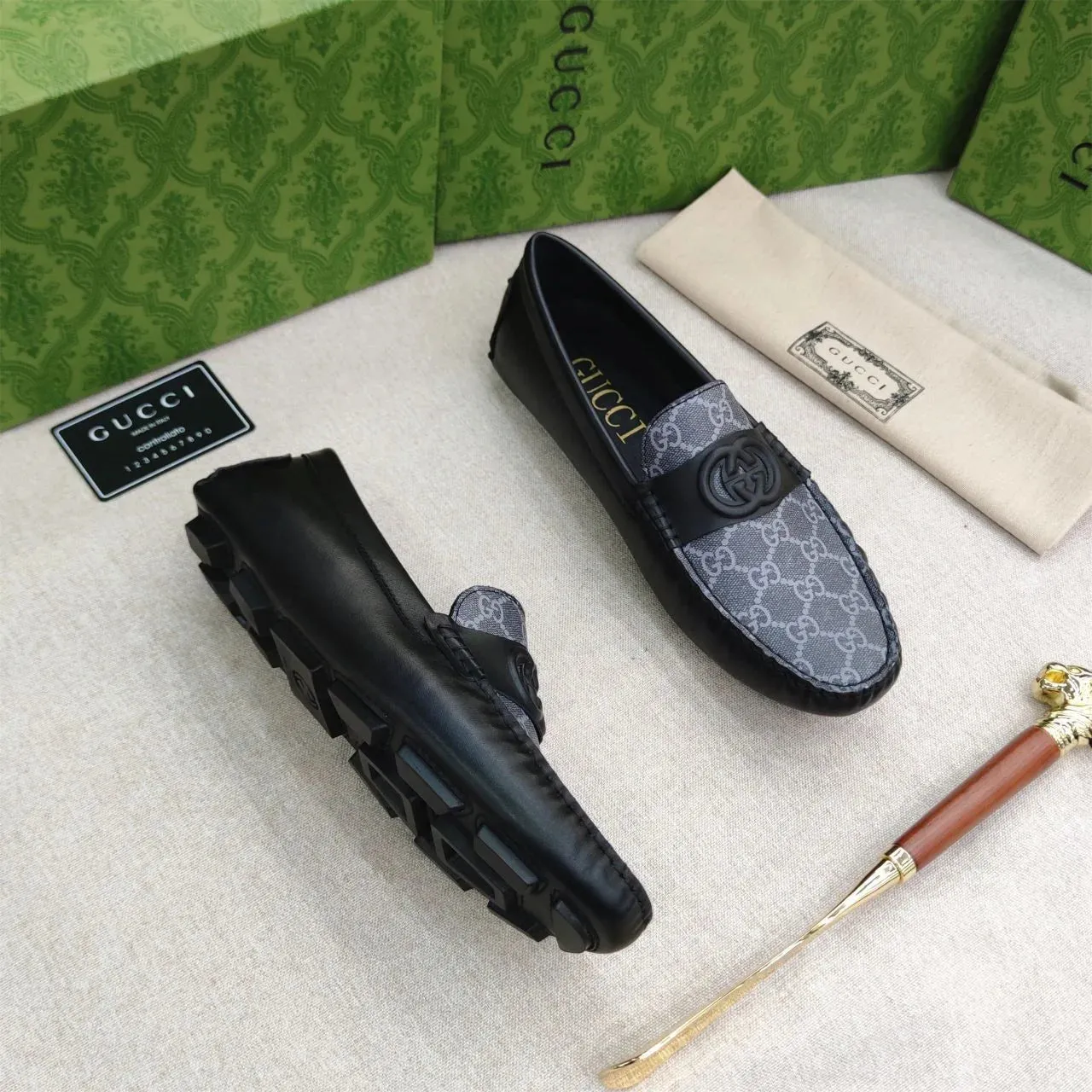 GUCCI || Interlocking GG-logo Leather Loafers | Black