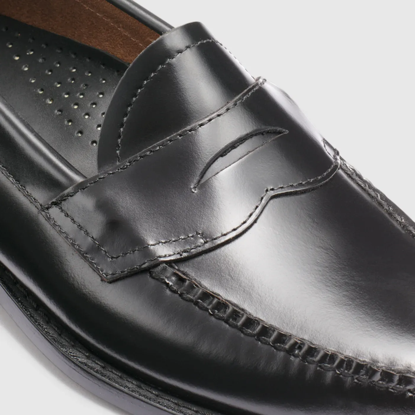 Logan Weejuns Loafer in Black