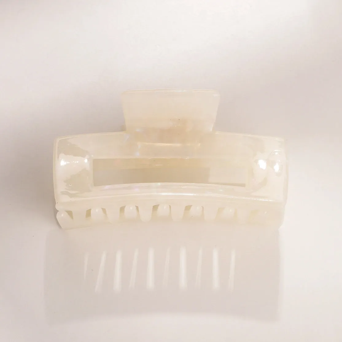 Luna Medium Rectangle Clip - Pearl