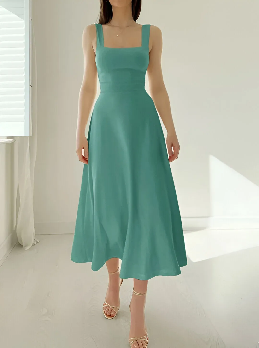 SIGLINDE IN TRENDY MIDI DRESS