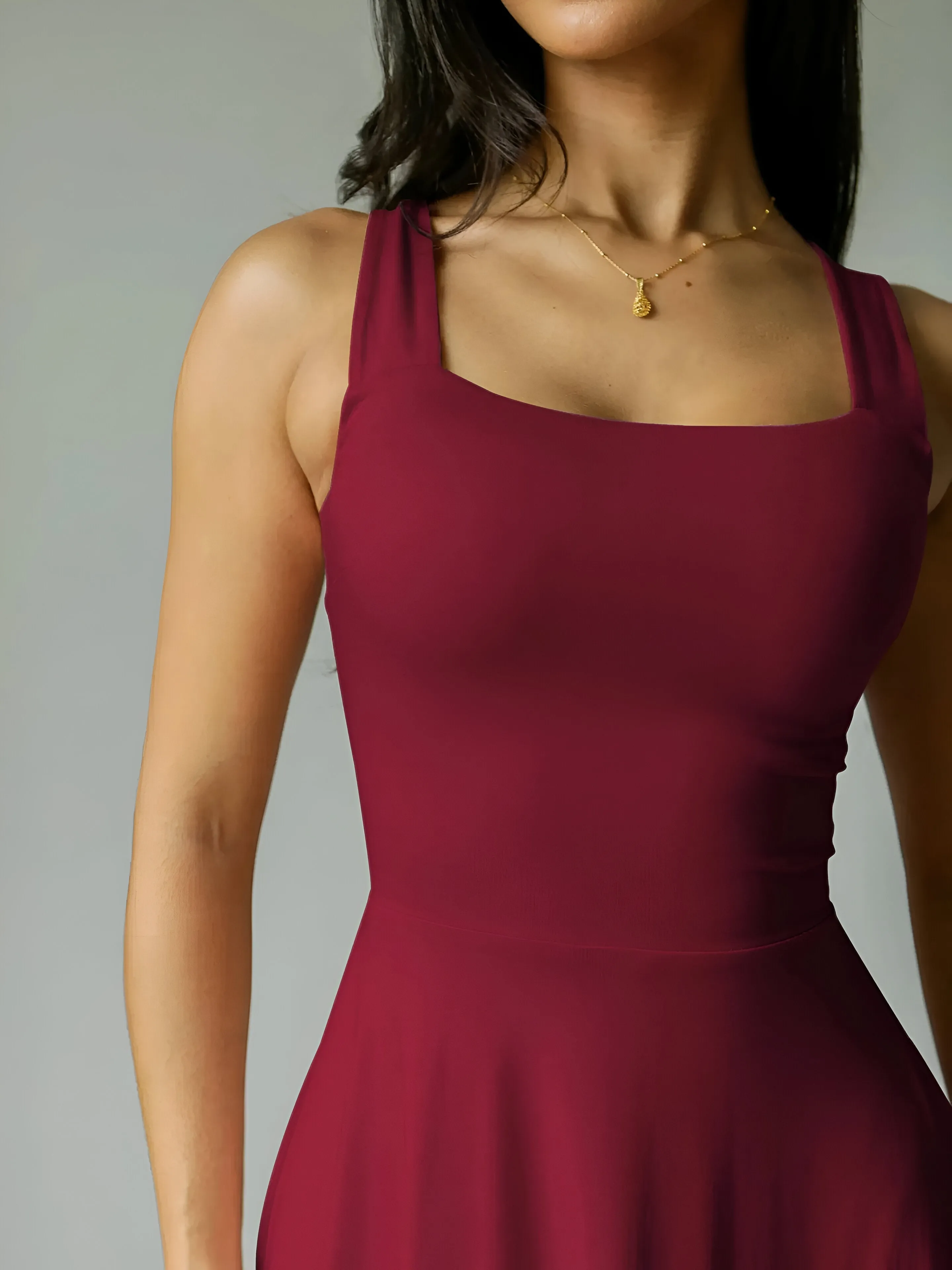 SIGLINDE IN TRENDY MIDI DRESS