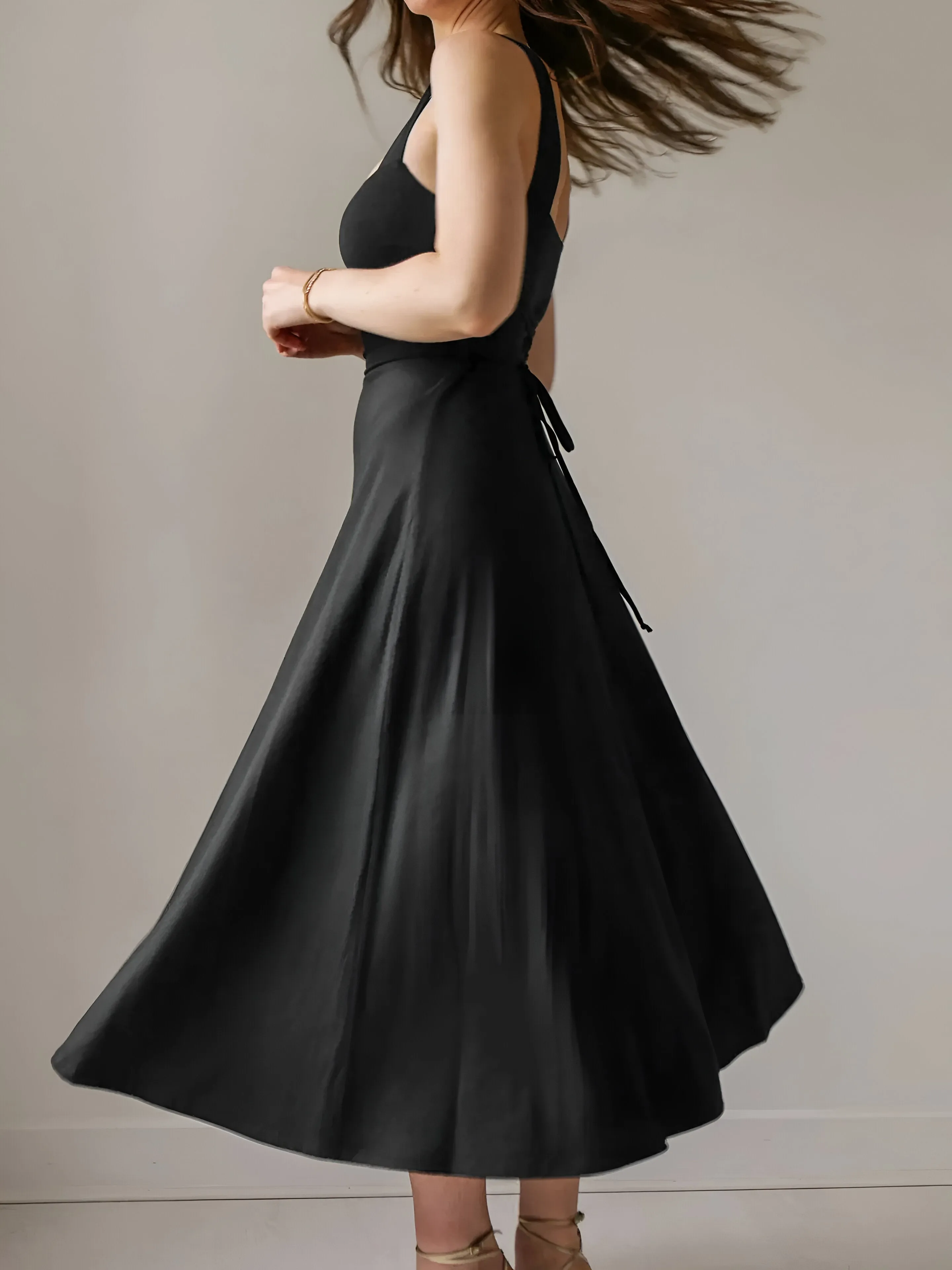 SIGLINDE IN TRENDY MIDI DRESS