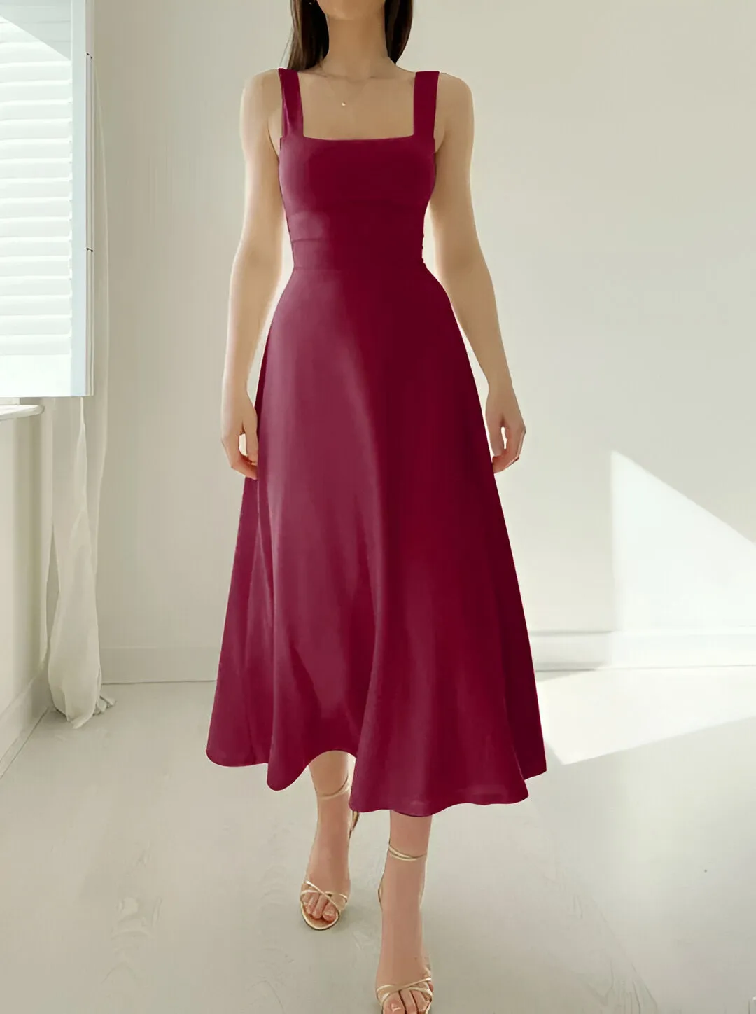 SIGLINDE IN TRENDY MIDI DRESS