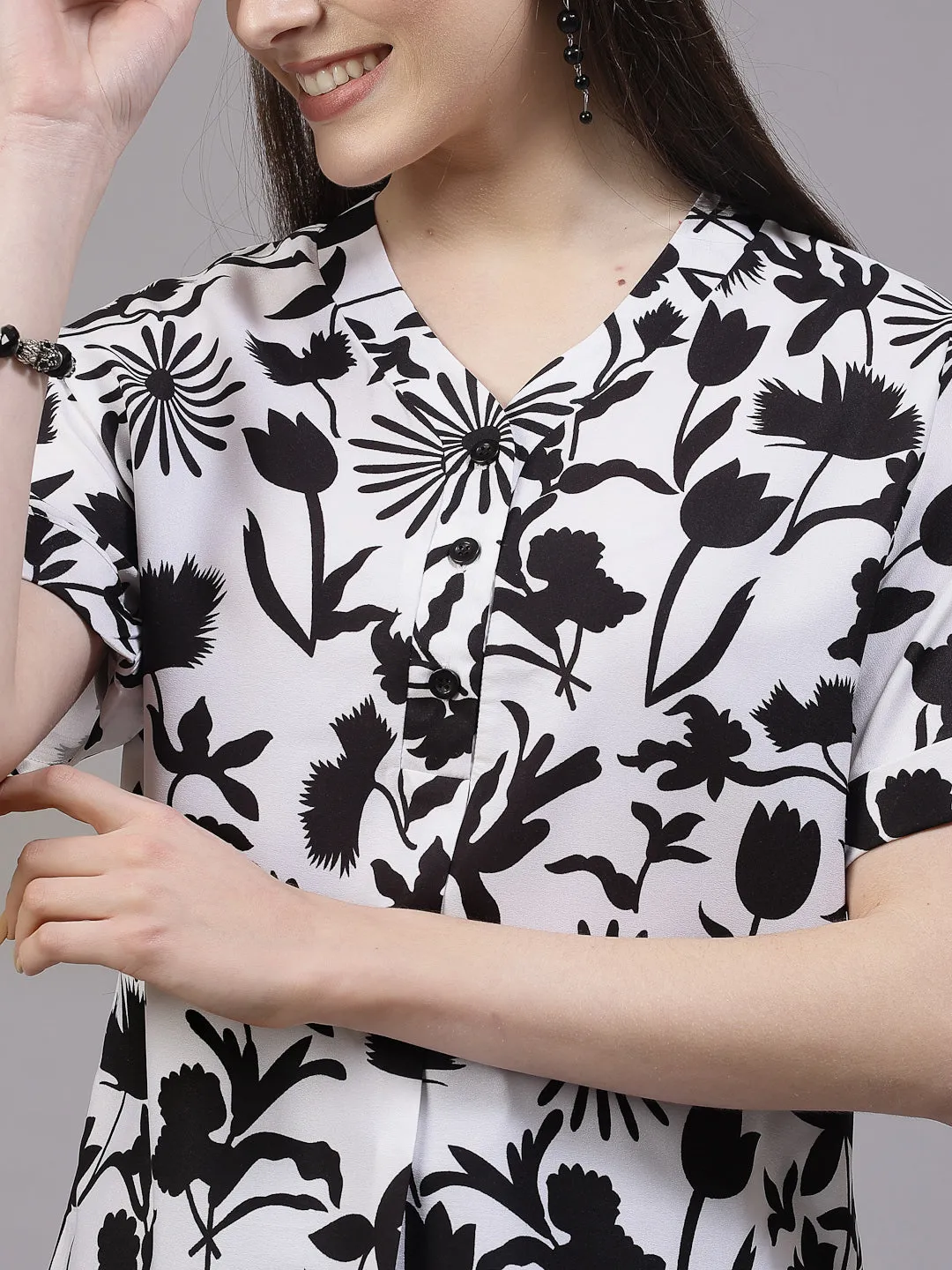 Style Quotient Women Relaxed Fit Black and White V-neck Extended Sleeve Top