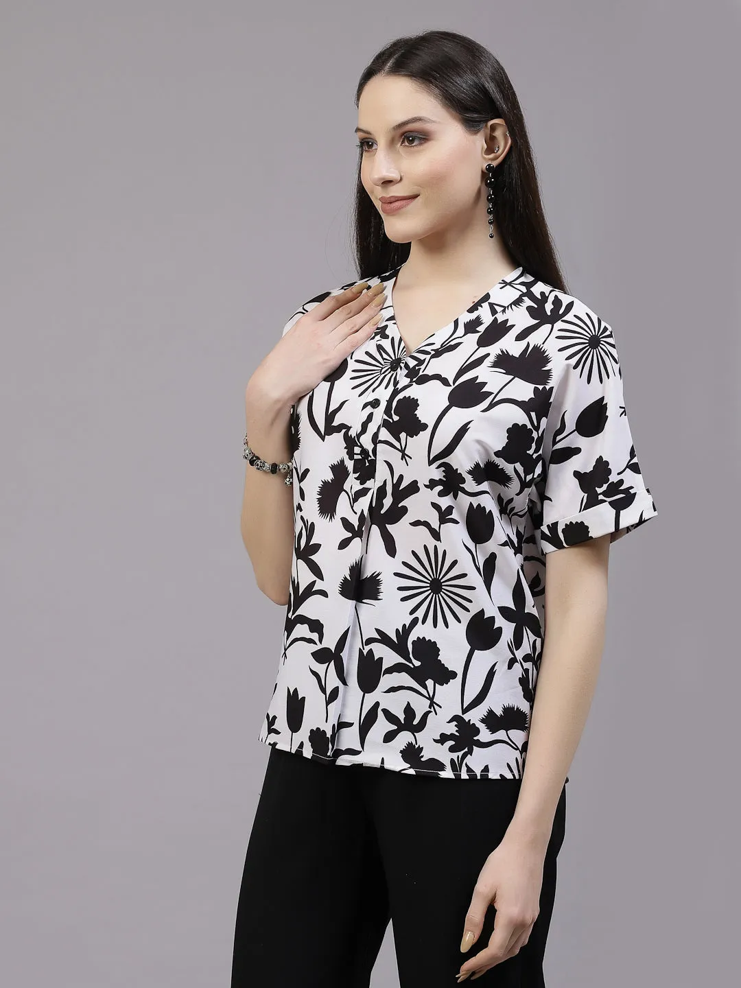 Style Quotient Women Relaxed Fit Black and White V-neck Extended Sleeve Top