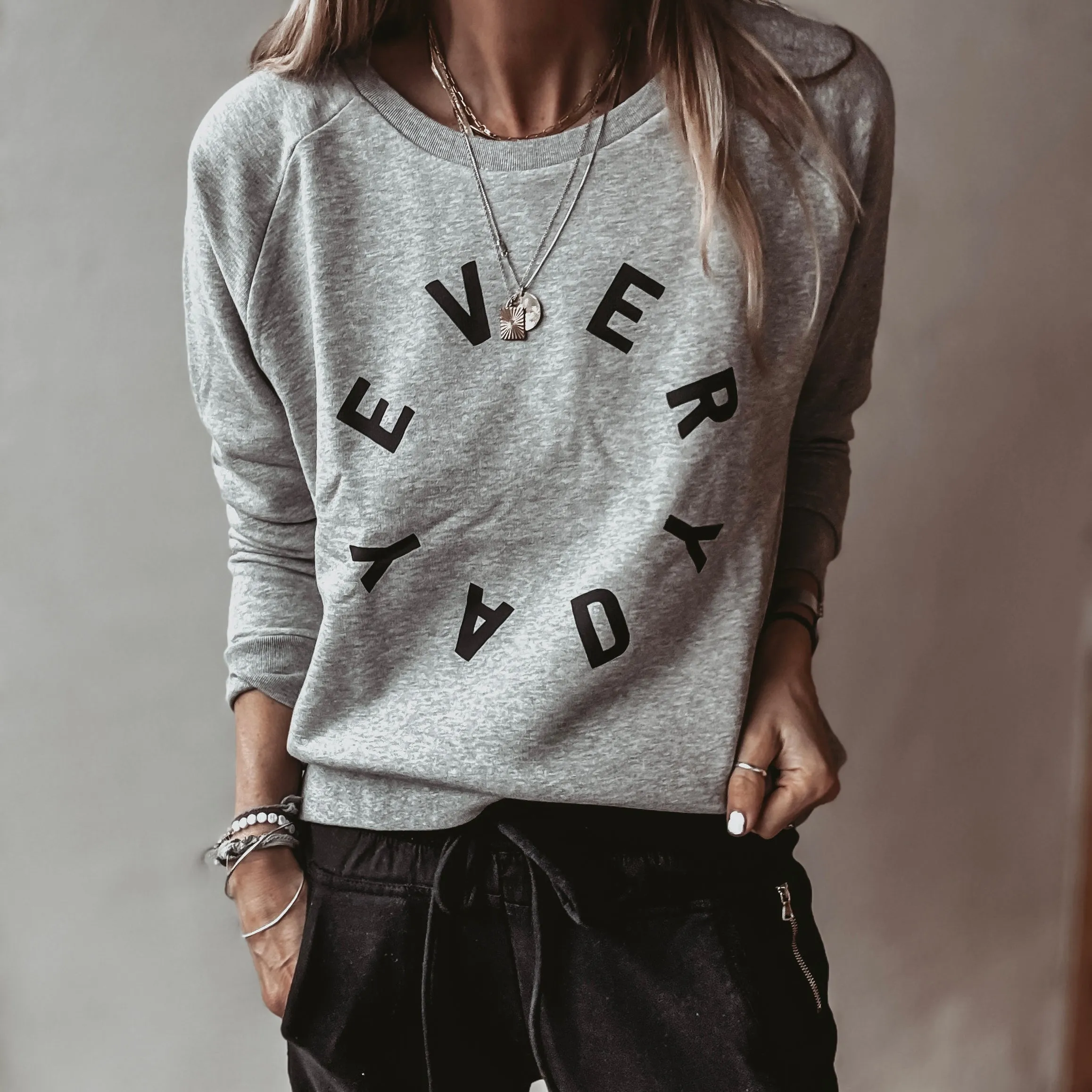 The EVERYDAY GREY sweatshirt *relaxed style*