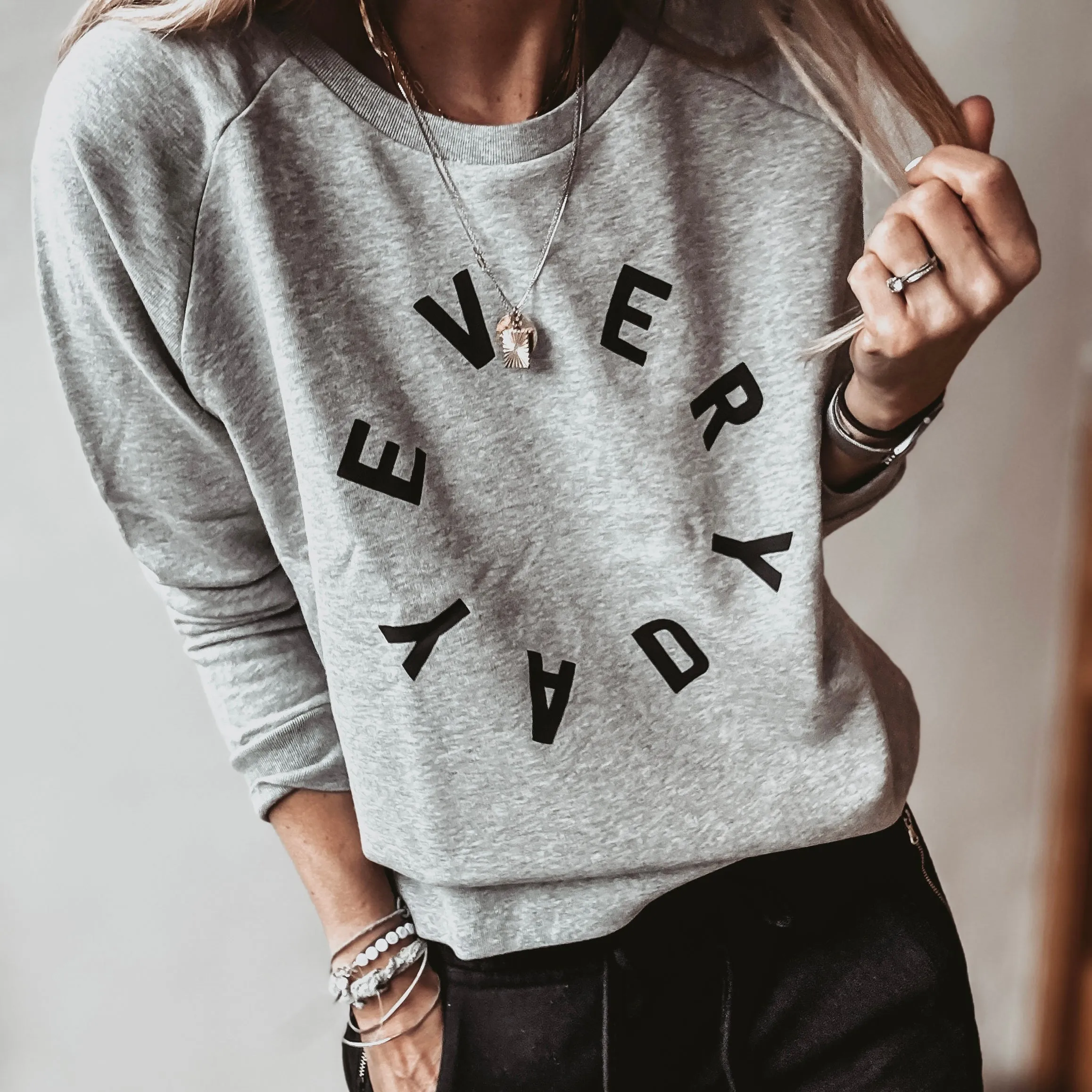 The EVERYDAY GREY sweatshirt *relaxed style*