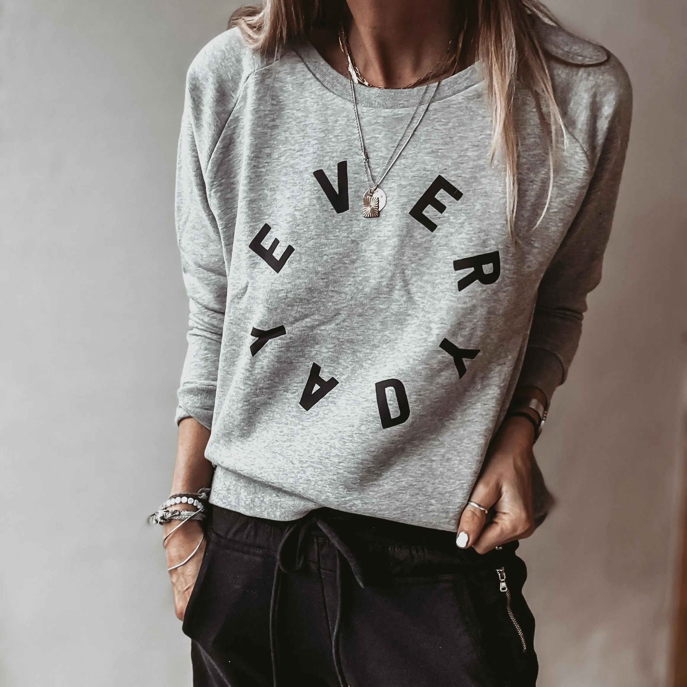 The EVERYDAY GREY sweatshirt *relaxed style*