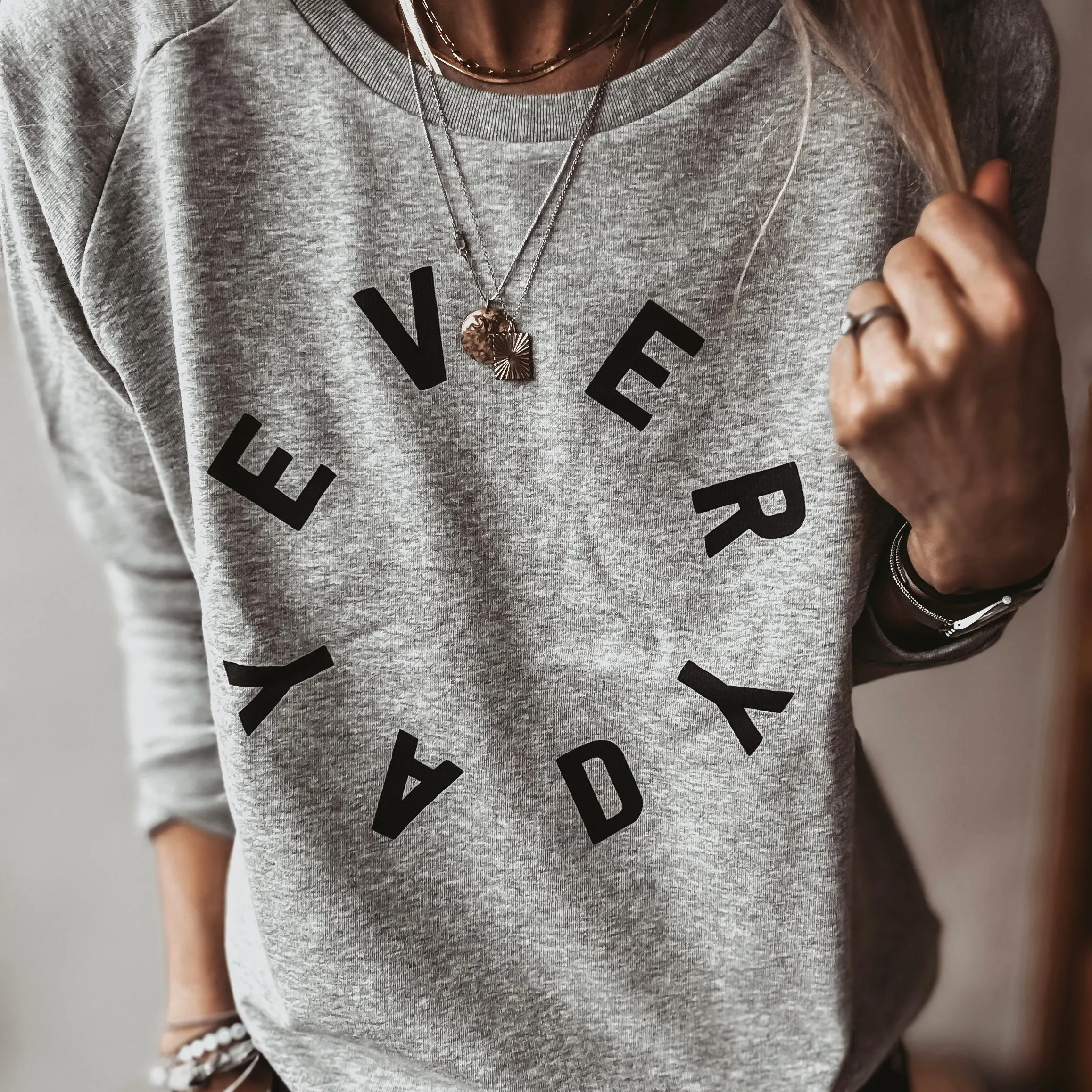 The EVERYDAY GREY sweatshirt *relaxed style*