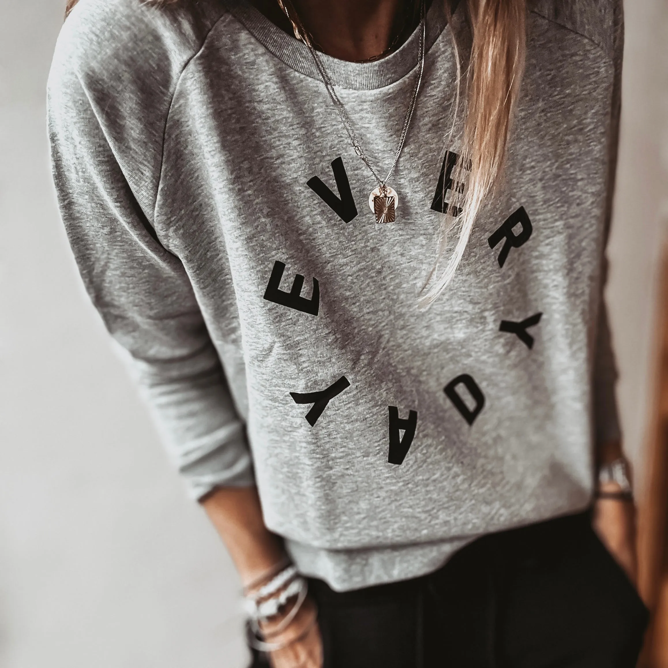 The EVERYDAY GREY sweatshirt *relaxed style*