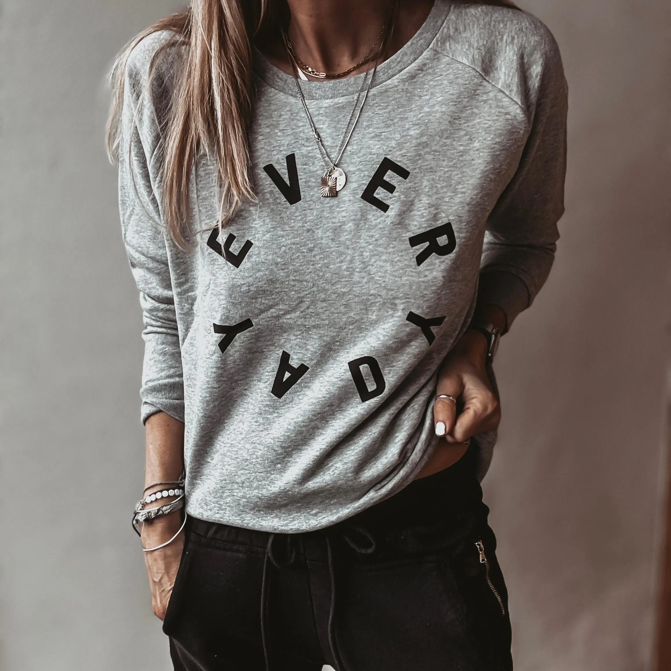 The EVERYDAY GREY sweatshirt *relaxed style*
